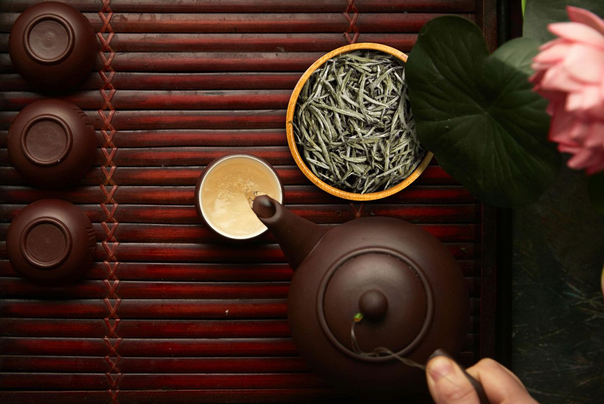 О заваривании чая Бай Хао Инь Чжень: почему его надо сыпать больше, а настаивать дольше